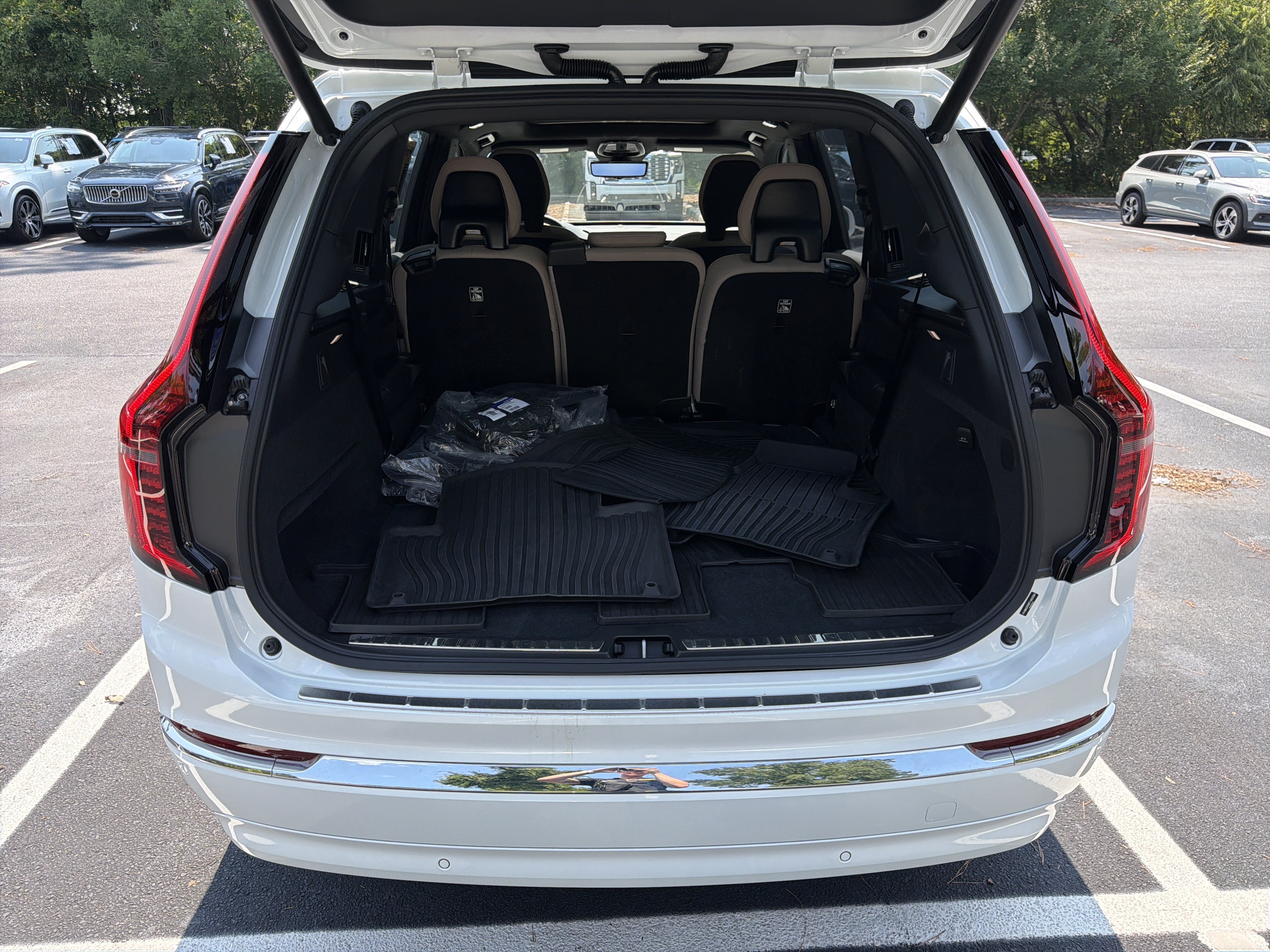 Certified 2026 Volvo XC90 B6 Plus w/ Protection Package Premier AWD/4WD image 34