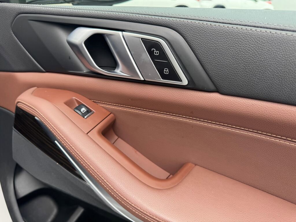 Used 2021 BMW X5 xDrive40i w/ Convenience Package image 22