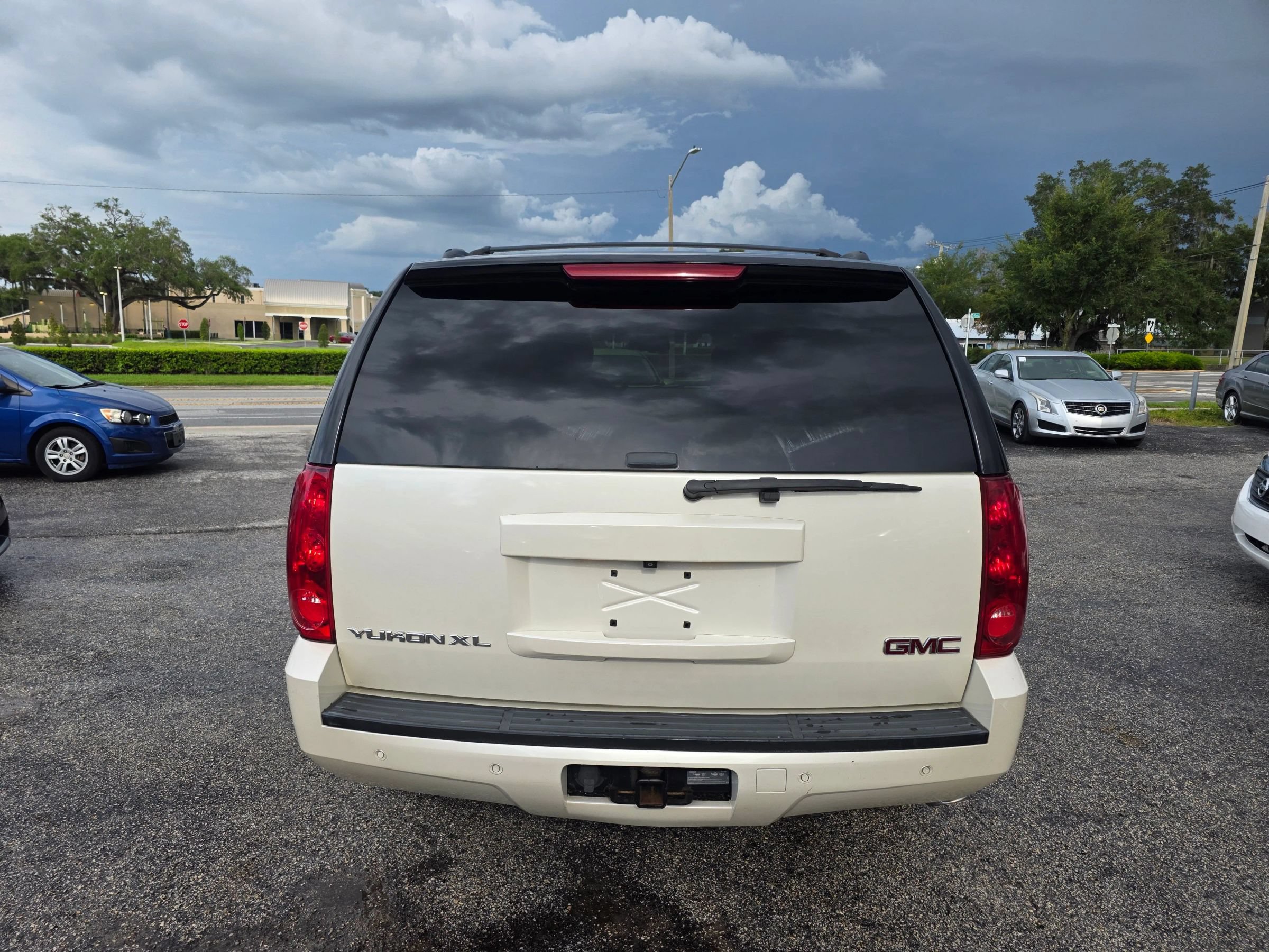 Used 2012 GMC Yukon XL SLT w/ Regional Value Package RWD image 6