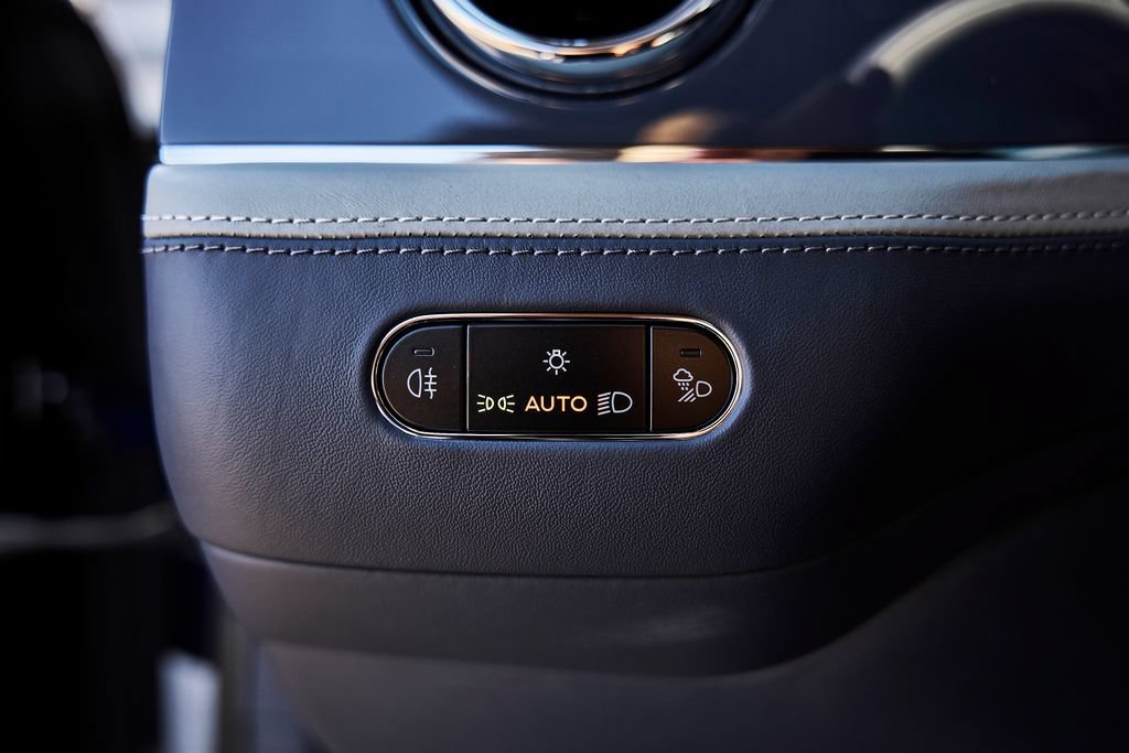 Used 2025 Bentley Bentayga Extended Wheelbase AWD/4WD image 55