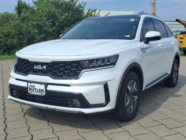 Used 2023 Kia Sorento EX w/ Panoramic Sunroof Package FWD image 2