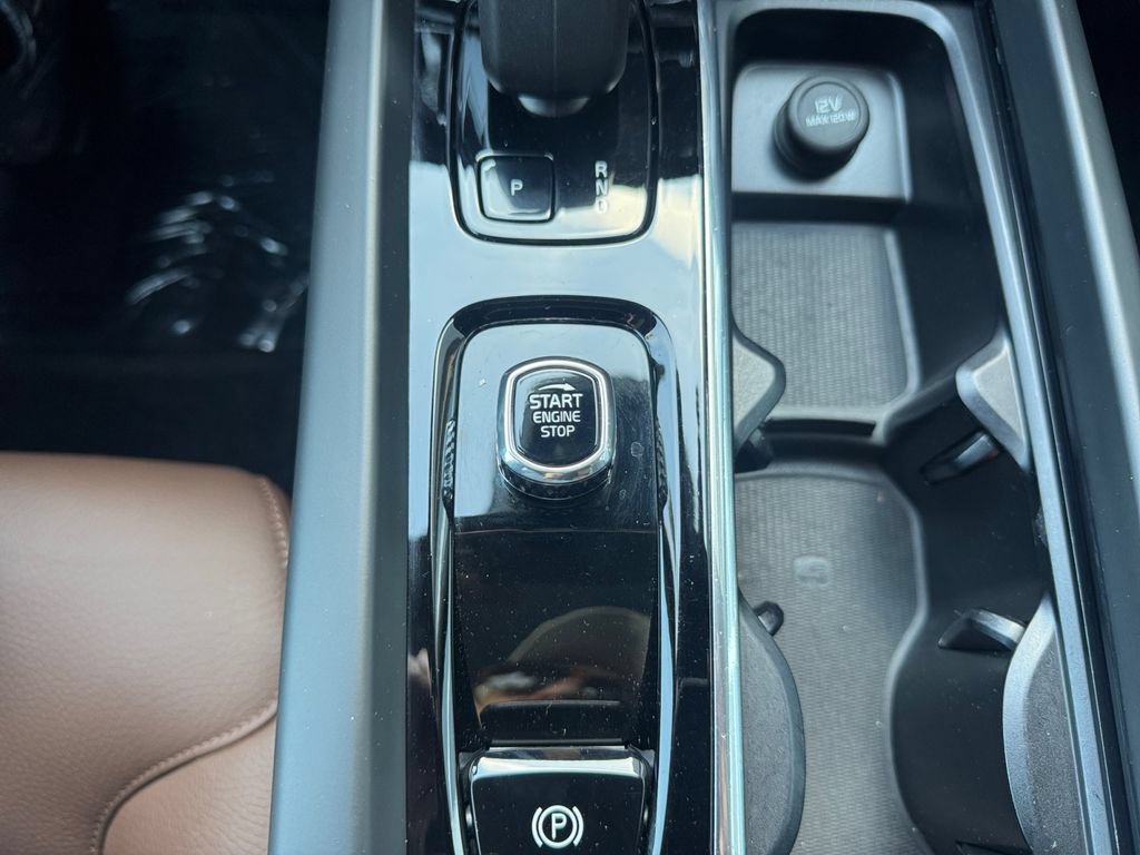 Certified 2024 Volvo XC60 B5 Plus w/ Climate Package AWD/4WD image 20