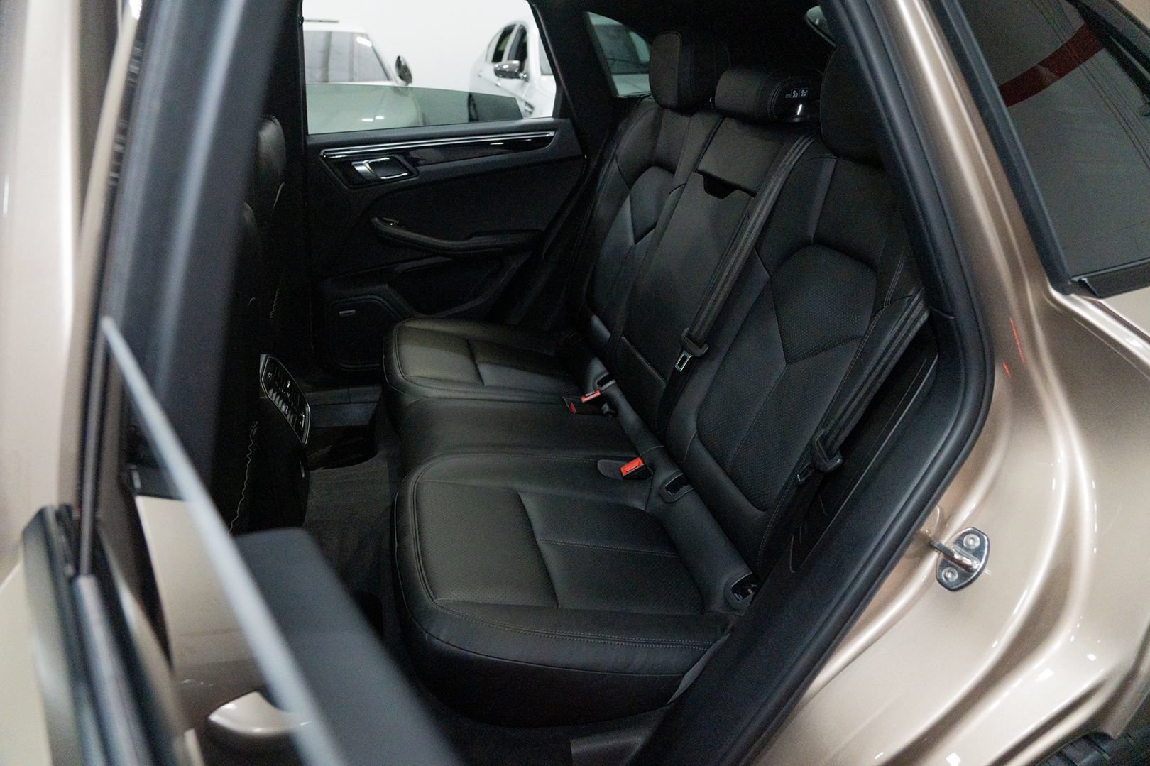 Used 2017 Porsche Macan AWD/4WD image 24