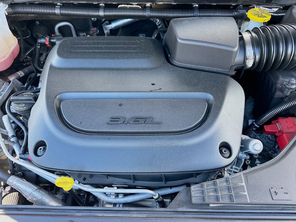 Used 2024 Chrysler Pacifica Pinnacle FWD image 35