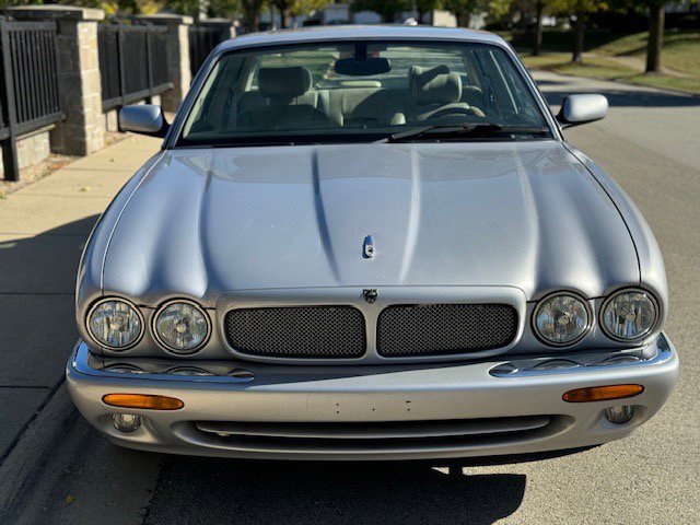 Used 2002 Jaguar XJ8 image 19