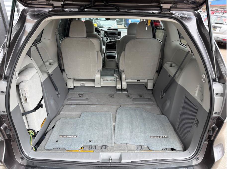 Used 2011 Toyota Sienna LE w/ Towing Pkg FWD image 24