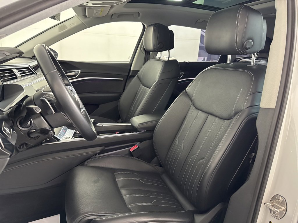 Used 2021 Audi e-tron Prestige w/ Prestige Package image 24