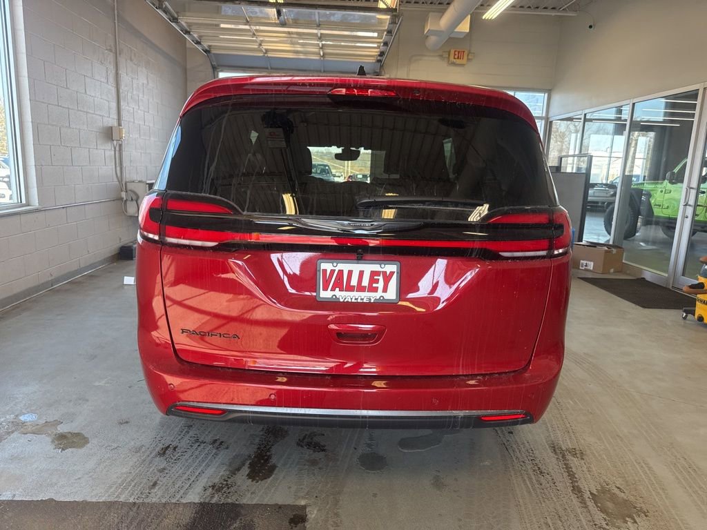 New 2026 Chrysler Pacifica Select image 11