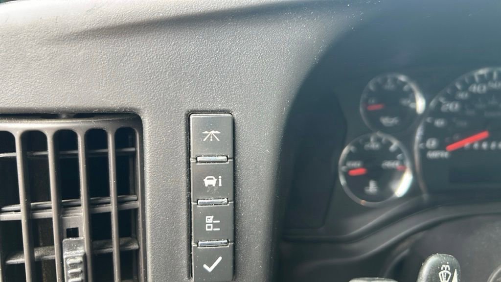 Used 2017 Chevrolet Express 3500 Extended RWD image 22