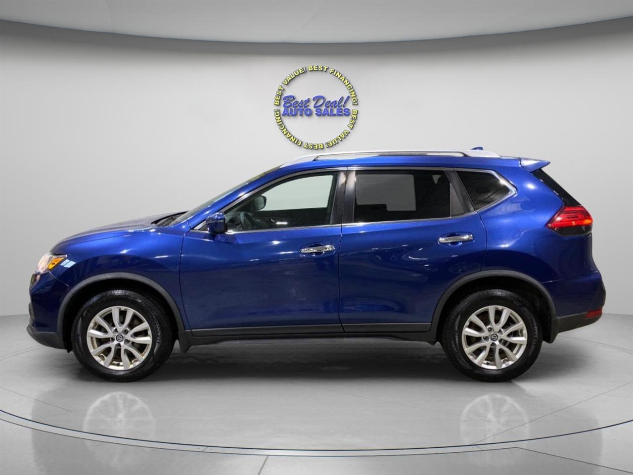 Used 2017 Nissan Rogue SV AWD/4WD image 2