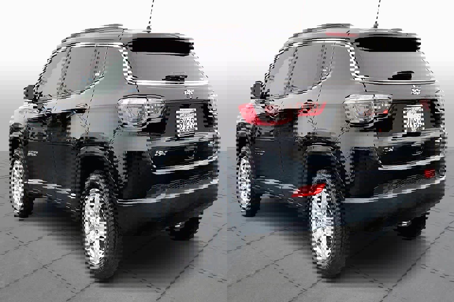 Used 2022 Jeep Compass Latitude image 11