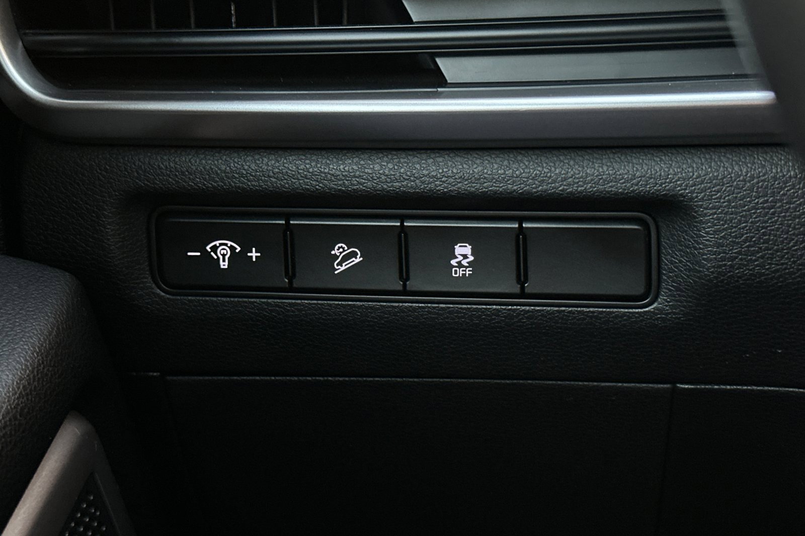 Used 2024 Kia Telluride LX image 35