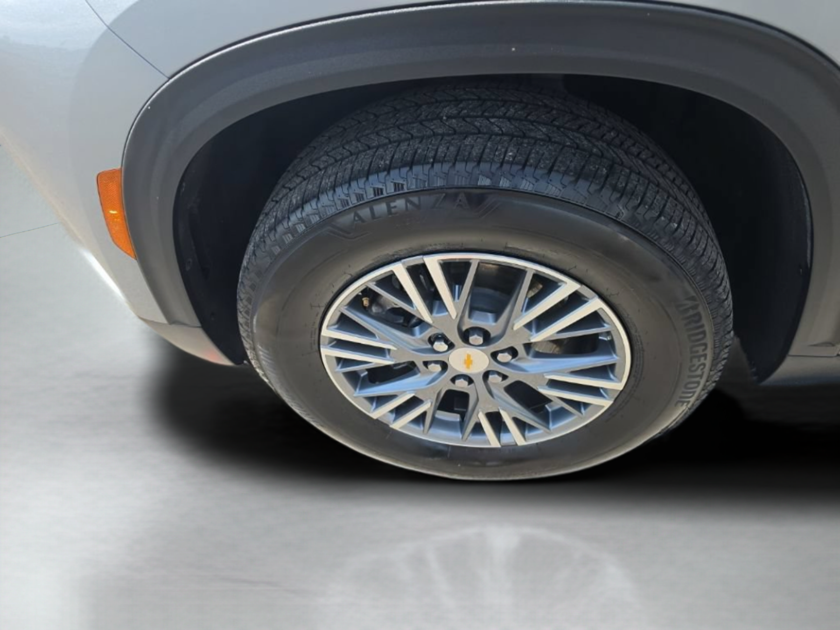 Used 2025 Chevrolet Traverse LT w/ LPO, Floor Liner Package FWD image 33