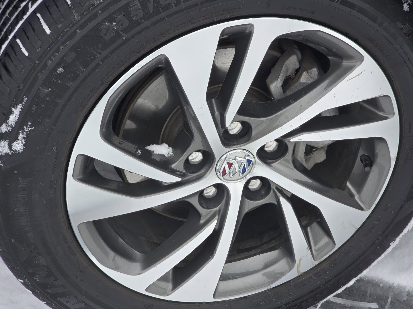 Used 2023 Buick Envision Essence image 17