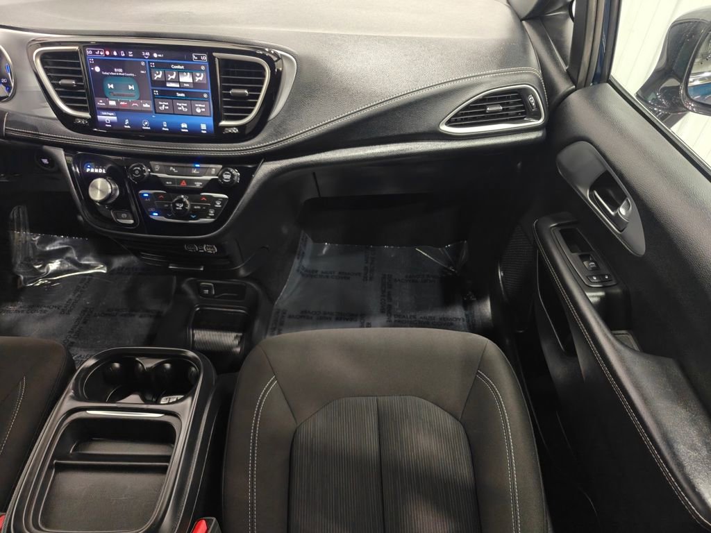 Used 2024 Chrysler Pacifica Touring image 24