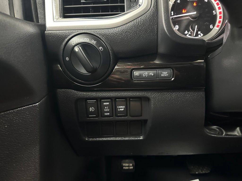 Used 2017 Nissan Titan SV RWD image 46
