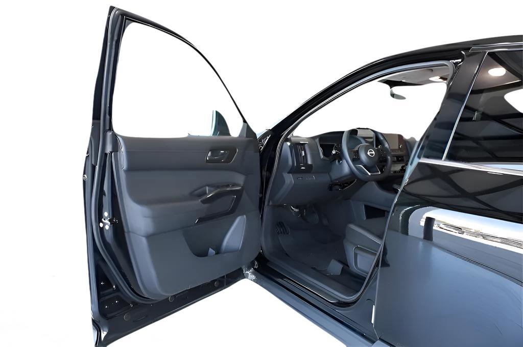 Used 2025 Nissan Pathfinder S image 24