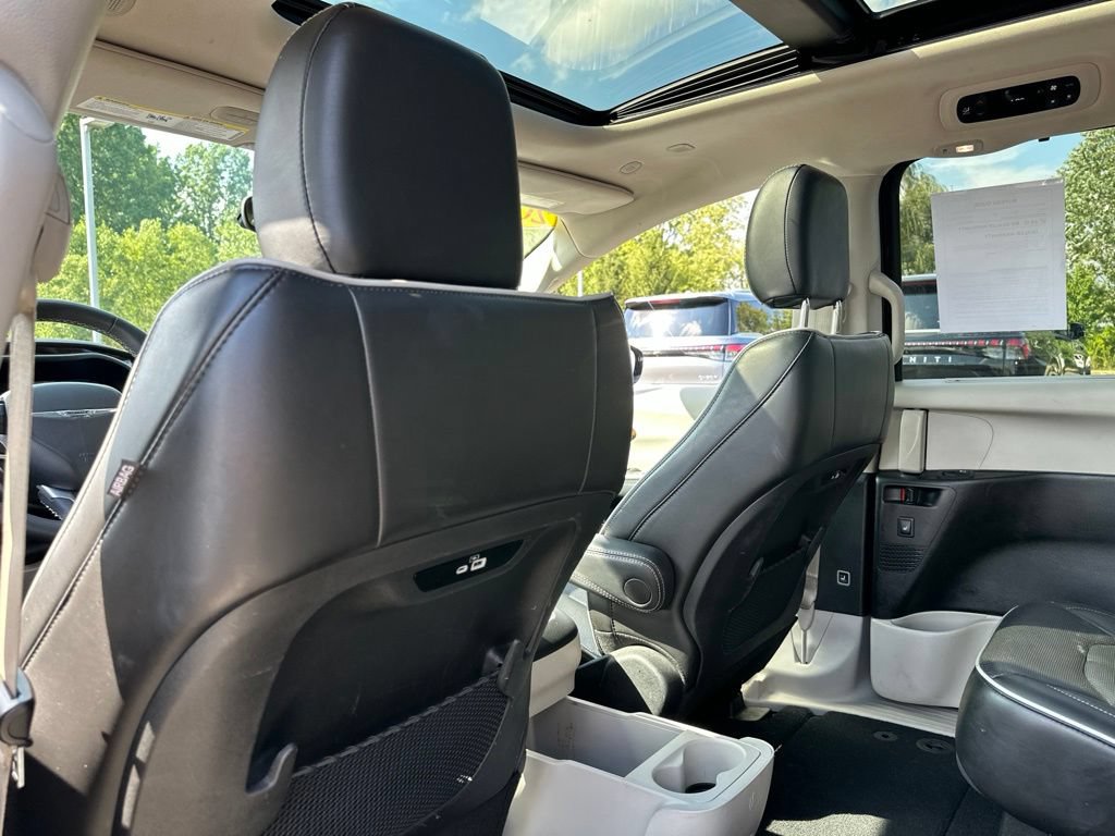 Used 2023 Chrysler Pacifica Limited FWD image 41