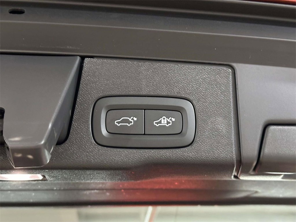 Used 2024 Volvo XC60 T8 Plus w/ Protection Package Premier image 25