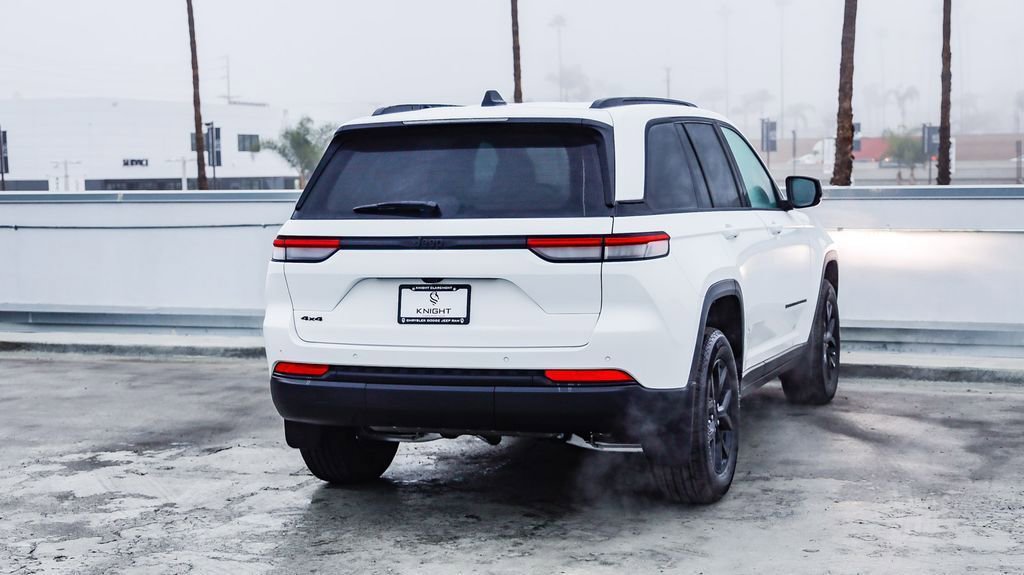 New 2025 Jeep Grand Cherokee Altitude image 9