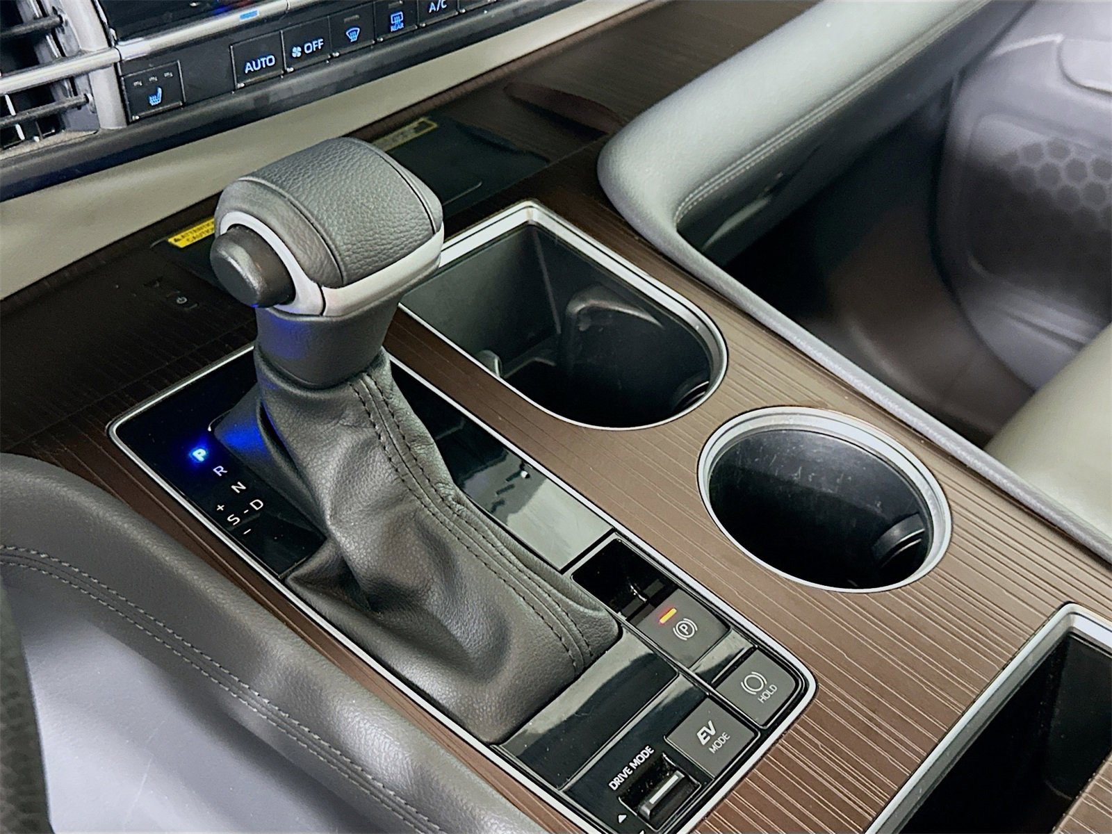 Certified 2023 Toyota Sienna XLE image 17