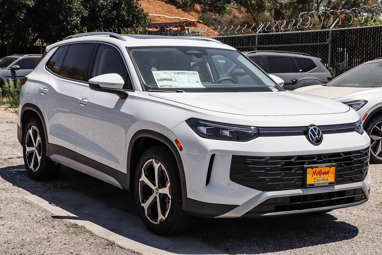 New 2026 Volkswagen Tiguan SE FWD image 3