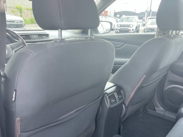 Used 2017 Nissan Rogue S FWD image 18