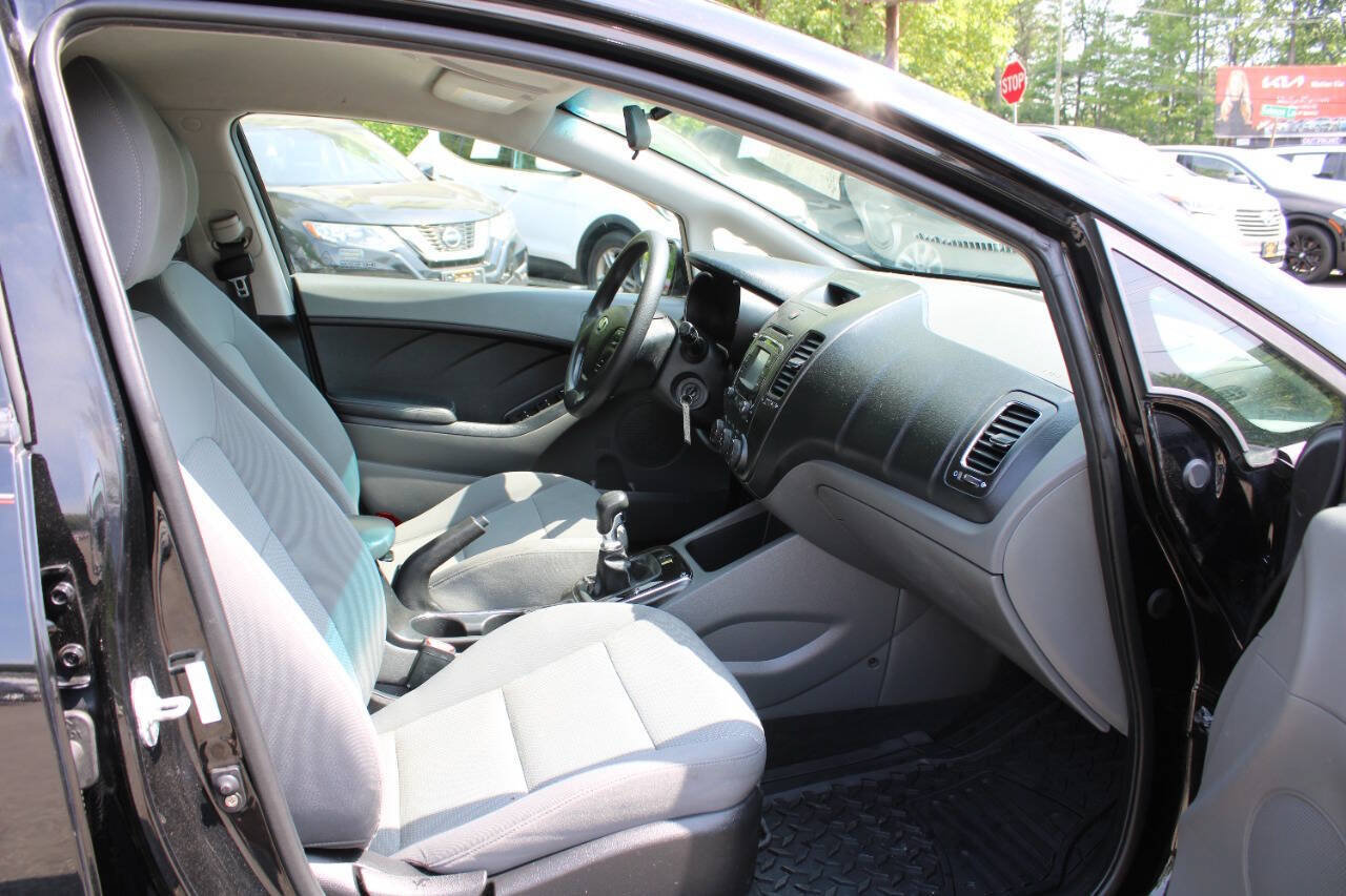 Used 2017 Kia Forte LX FWD image 28