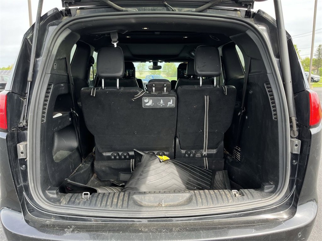 Used 2020 Chrysler Pacifica Touring-L image 26