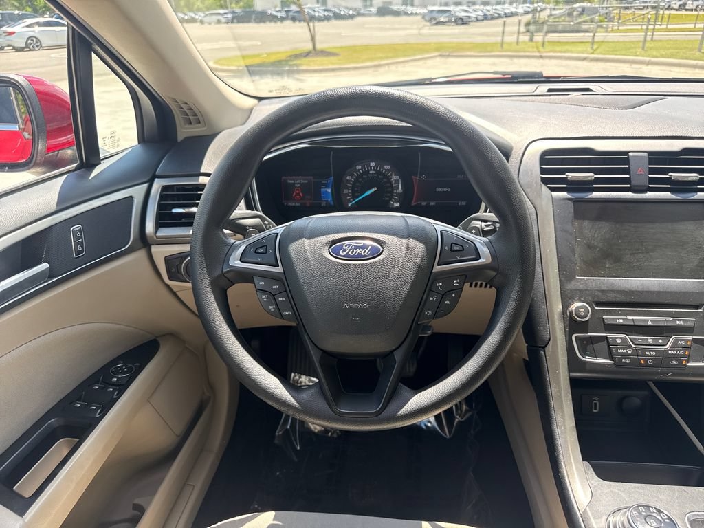 Used 2017 Ford Fusion SE w/ Fusion SE Technology Package FWD image 19