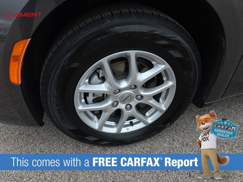 Used 2023 Chrysler Pacifica Touring-L image 2