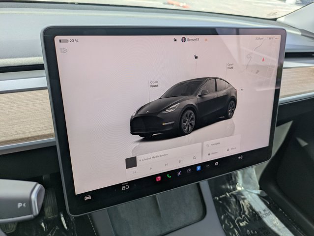 Used 2025 Tesla Model Y Long Range AWD/4WD image 11