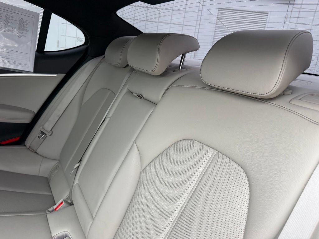 Used 2022 Genesis G70 2.0T RWD image 18