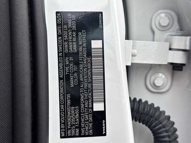 Certified 2025 Volvo V90 B6 Cross Country Plus AWD/4WD image 32