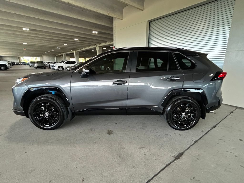 Used 2025 Toyota RAV4 XSE AWD/4WD image 2