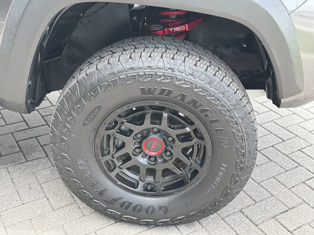Used 2022 Toyota Tacoma TRD Pro AWD/4WD image 9