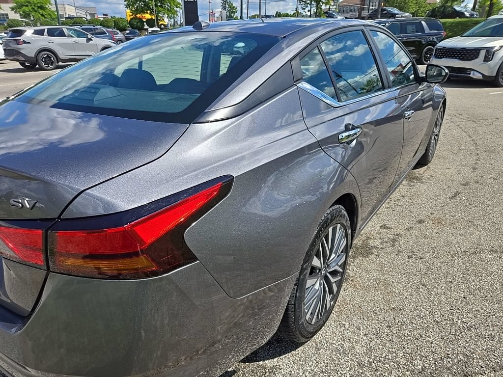 Used 2024 Nissan Altima 2.5 SV FWD image 3