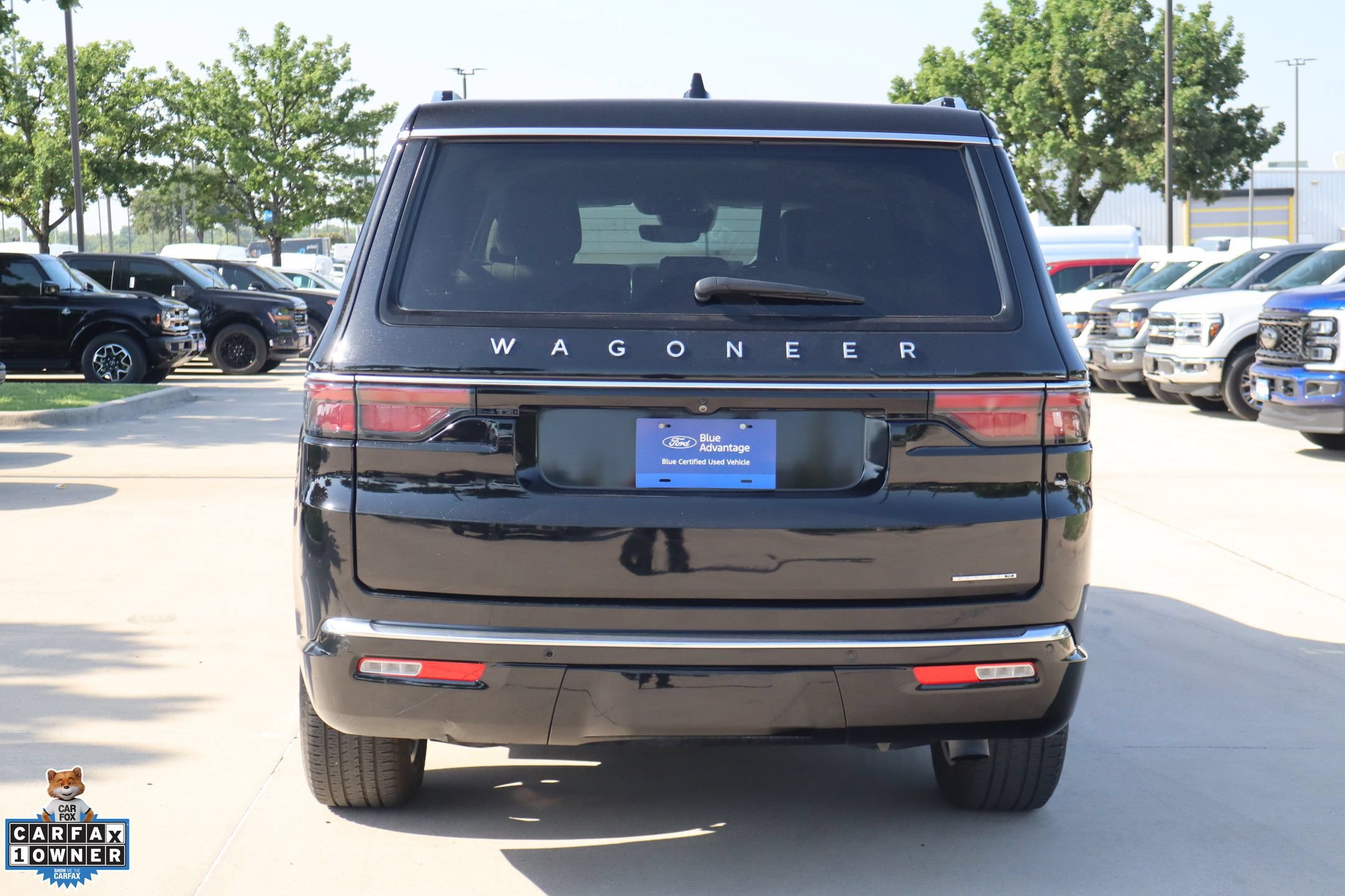 Used 2023 Jeep Wagoneer Series III w/ Convenience Group I RWD image 4