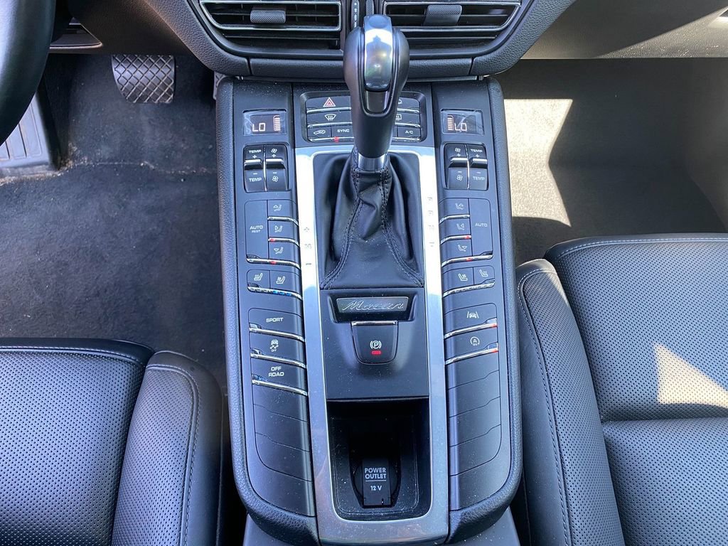Used 2019 Porsche Macan AWD/4WD image 22