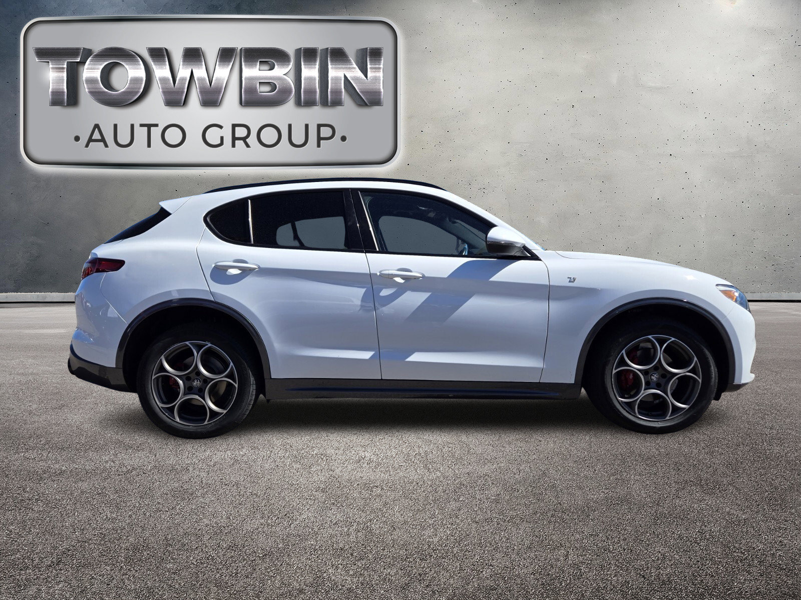 Used 2022 Alfa Romeo Stelvio Ti image 3