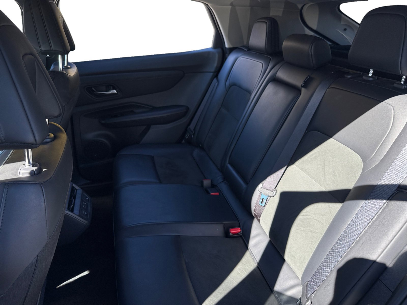 Used 2024 Nissan Ariya FWD image 13