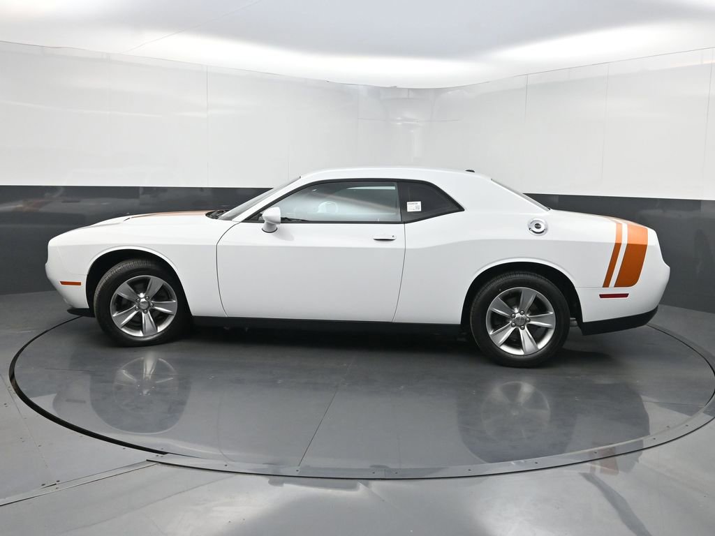 Used 2016 Dodge Challenger SXT image 36