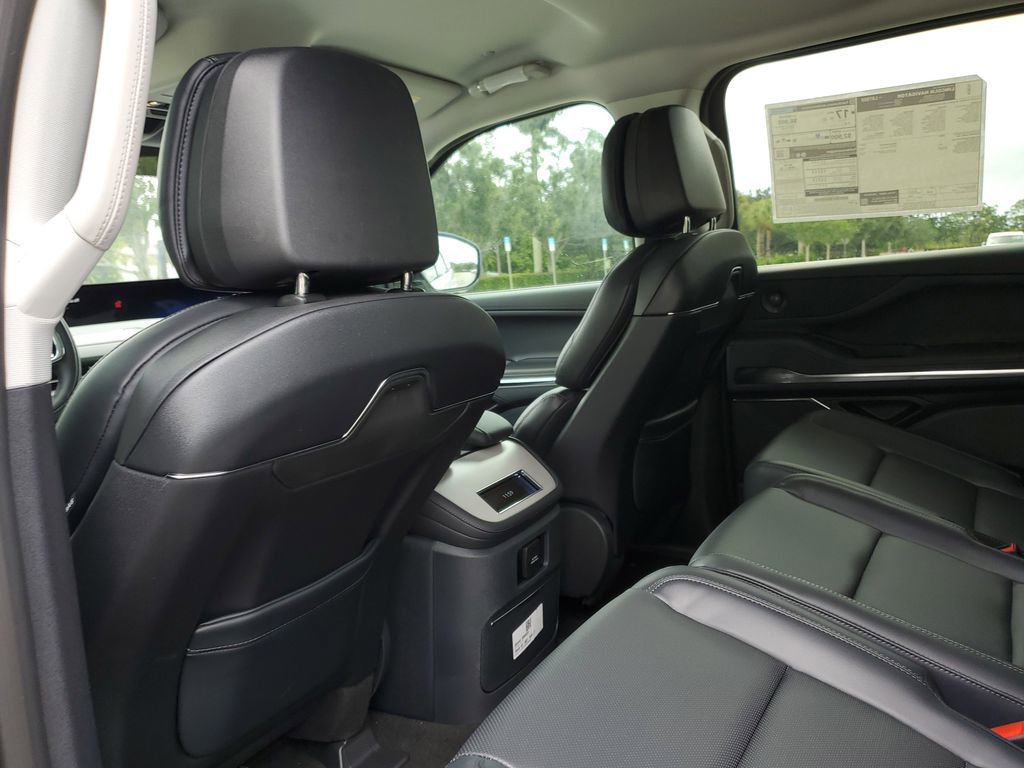 New 2026 Lincoln Navigator L Premier AWD/4WD image 11