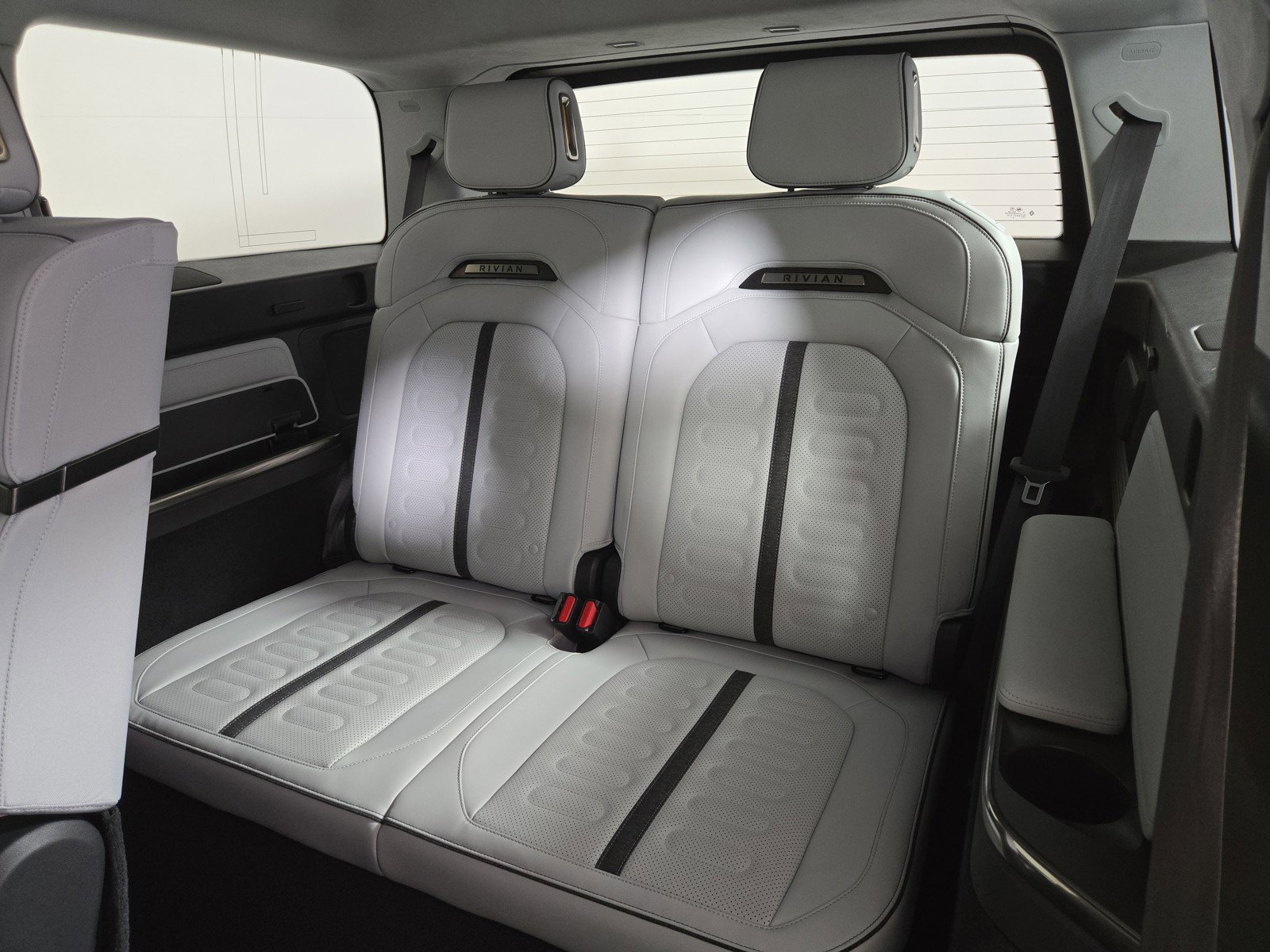 Used 2024 Rivian R1S Adventure AWD/4WD image 22