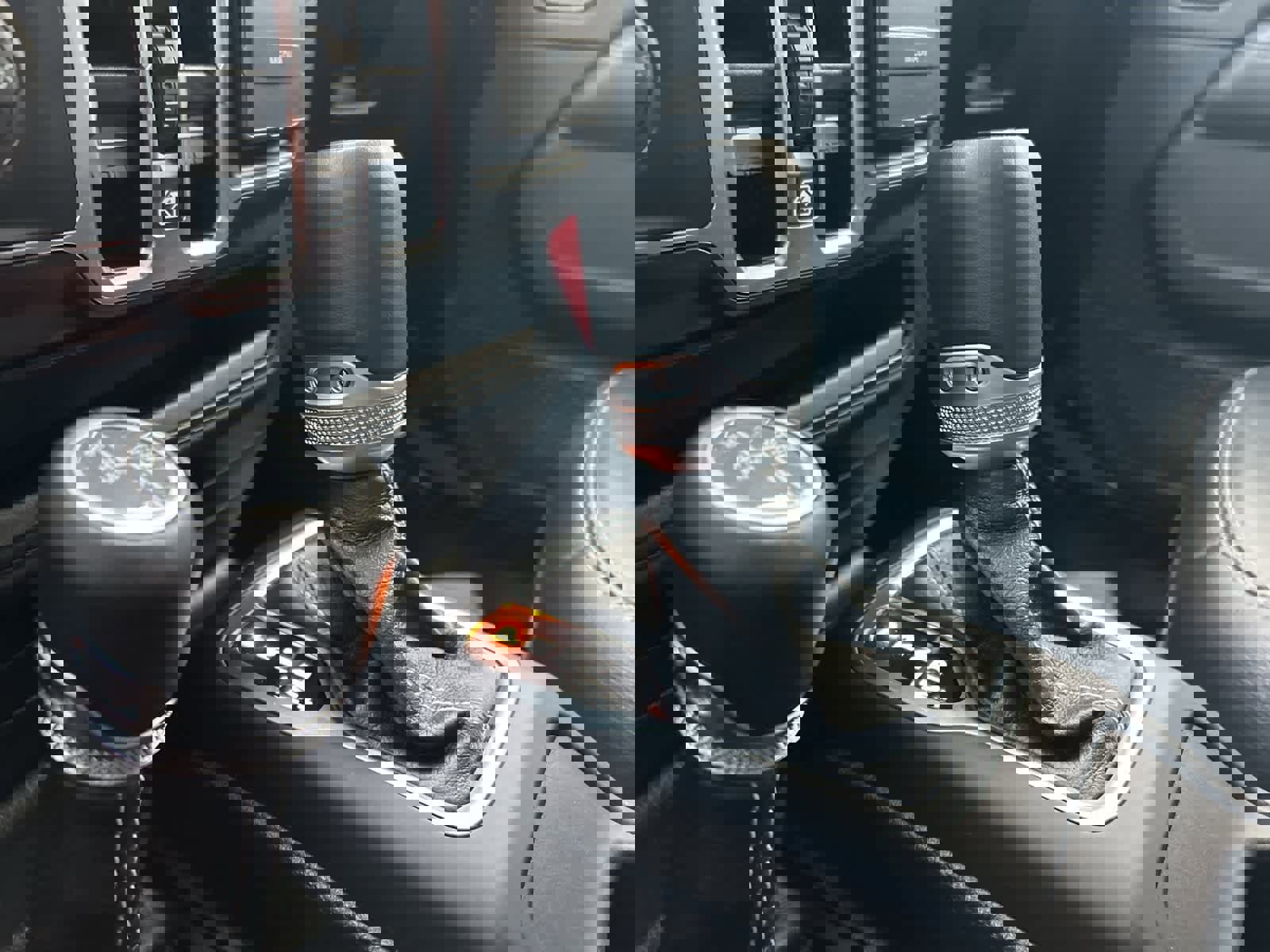 Used 2023 Jeep Wrangler Sahara image 38