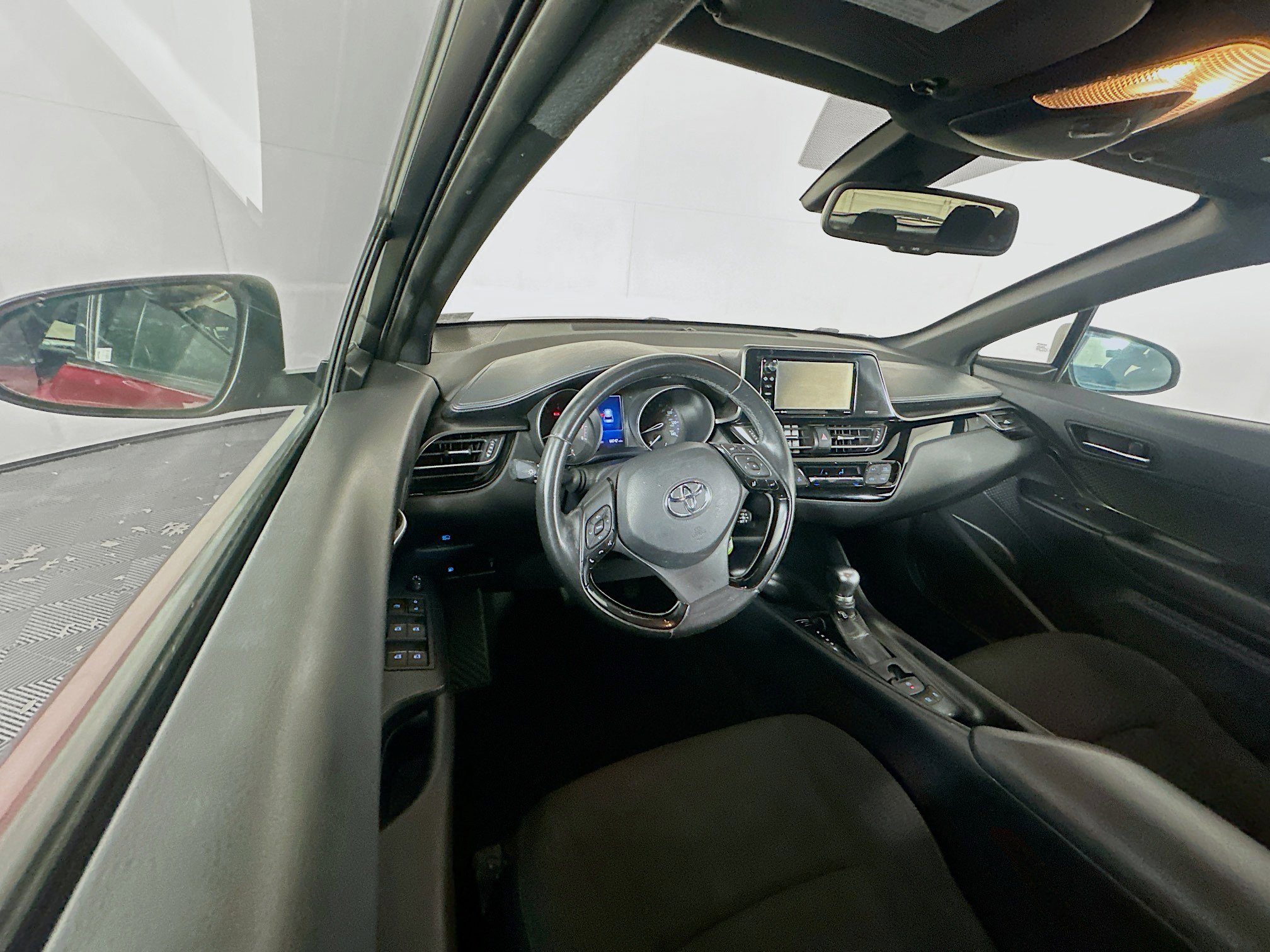 Used 2018 Toyota C-HR XLE FWD image 18