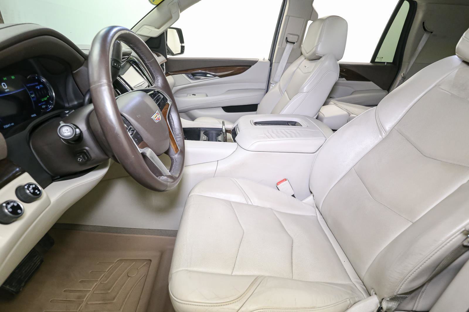 Used 2017 Cadillac Escalade Luxury image 46