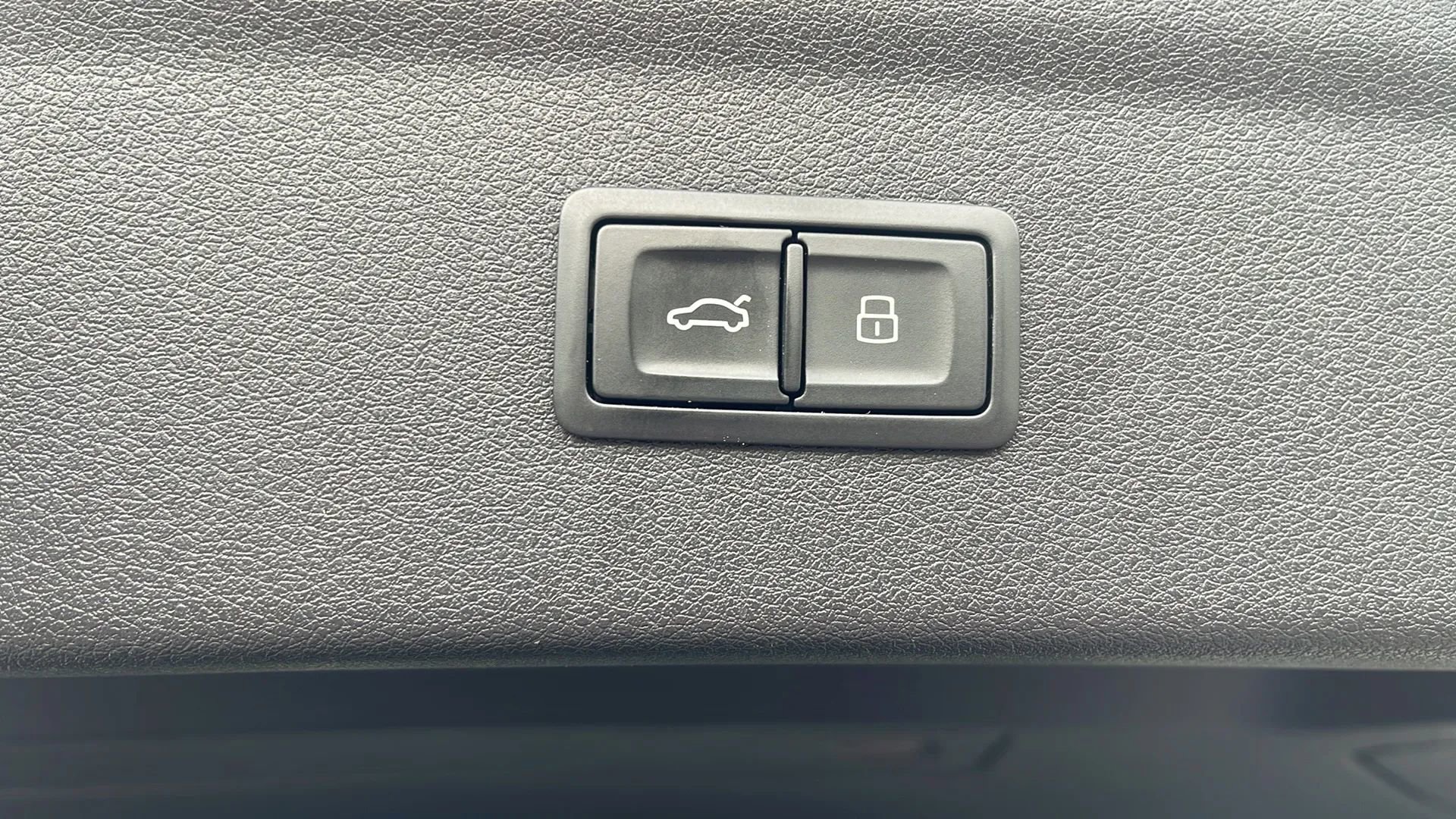 Used 2018 Audi Q3 2.0T Premium w/ Convenience Package image 14