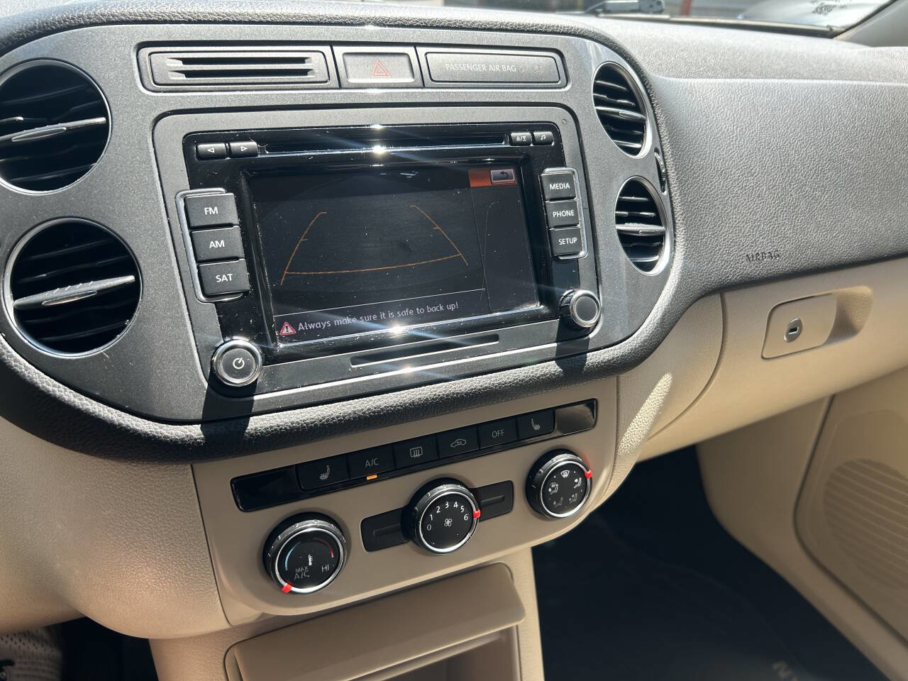 Used 2015 Volkswagen Tiguan SE image 23