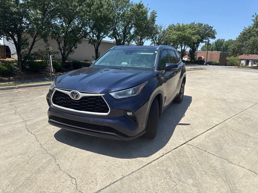 Used 2021 Toyota Highlander XLE FWD image 12